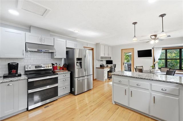 2184 Deep Woods Way, Marietta, GA 30062