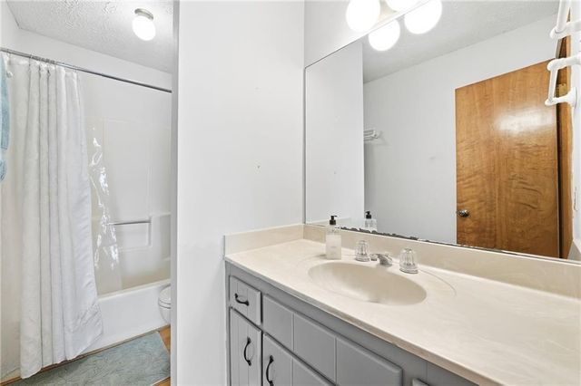 2184 Deep Woods Way, Marietta, GA 30062