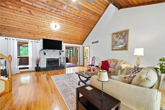2184 Deep Woods Way, Marietta, GA 30062