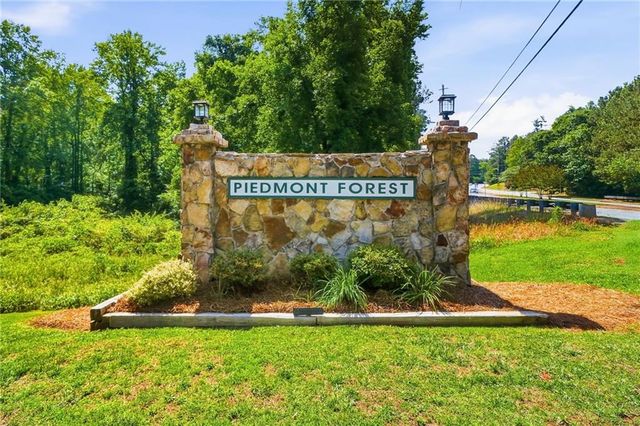 2184 Deep Woods Way, Marietta, GA 30062