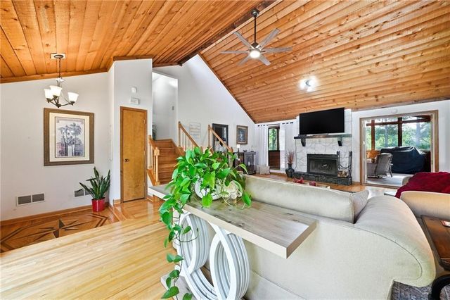2184 Deep Woods Way, Marietta, GA 30062