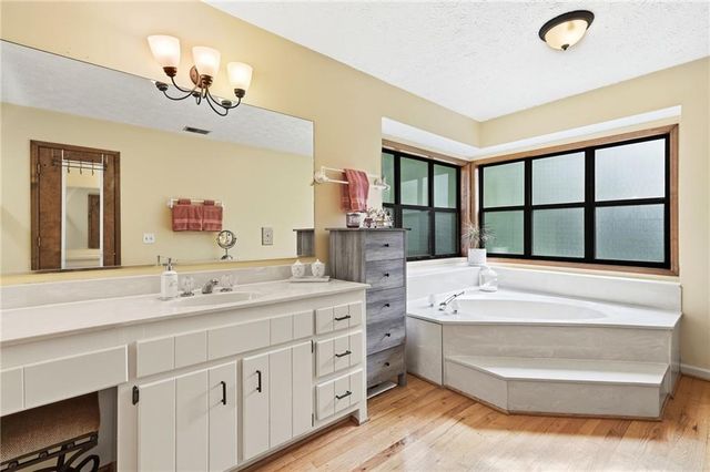 2184 Deep Woods Way, Marietta, GA 30062