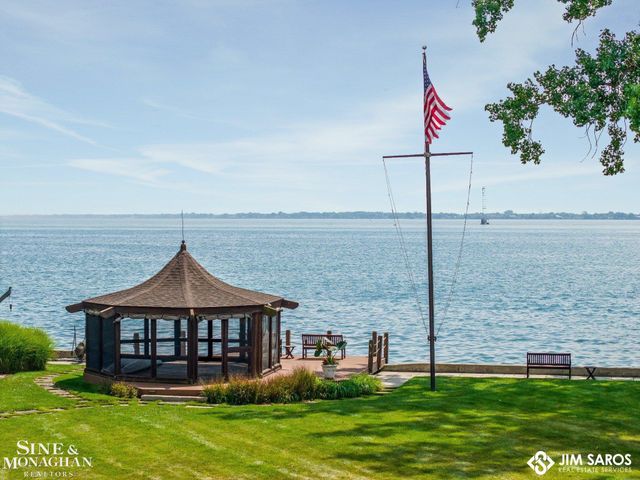 15230 Windmill Pointe Drive, Grosse Pointe Park, MI 48230