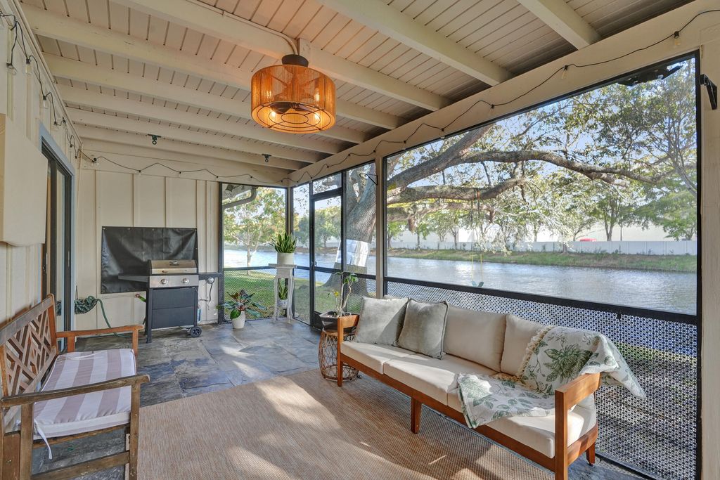 7826 NW 60th Street, Tamarac, FL 33321