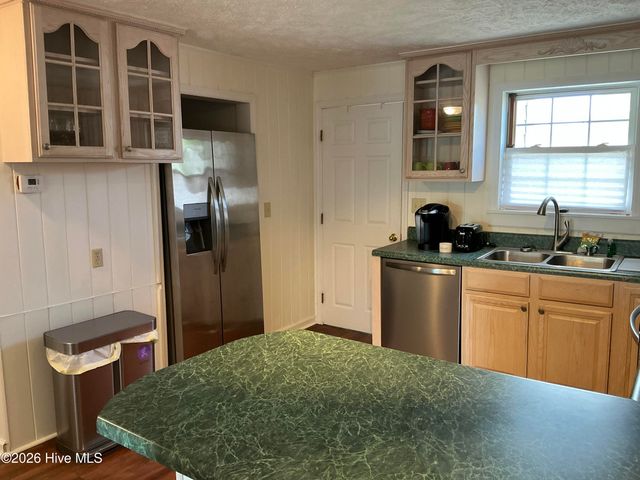 145 Maple Avenue, Elizabethtown, NC 28337