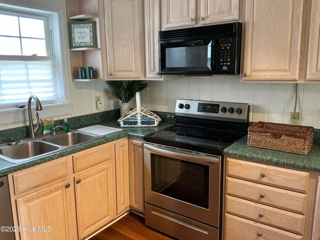 145 Maple Avenue, Elizabethtown, NC 28337