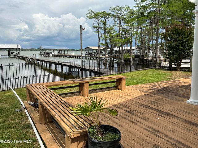 145 Maple Avenue, Elizabethtown, NC 28337