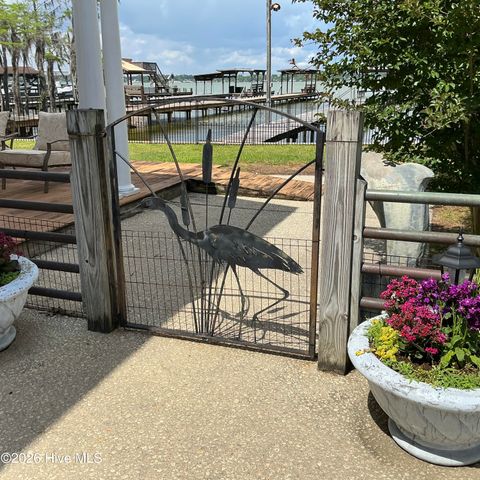 145 Maple Avenue, Elizabethtown, NC 28337