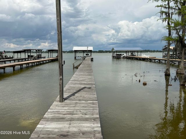 145 Maple Avenue, Elizabethtown, NC 28337