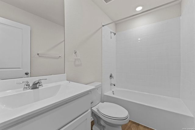 1247 Avery Ranch Dr, New Braunfels, TX 78130
