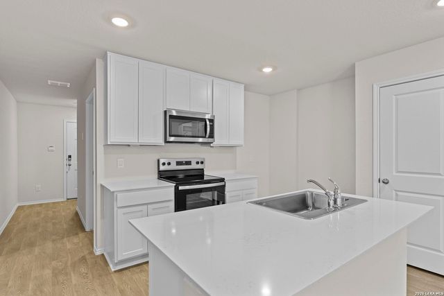 1247 Avery Ranch Dr, New Braunfels, TX 78130