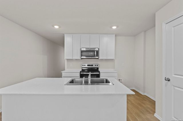 1247 Avery Ranch Dr, New Braunfels, TX 78130