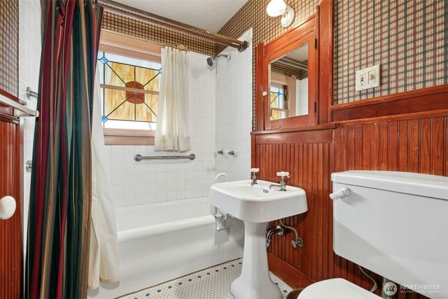 6505 Dayton Avenue N, Seattle, WA 98103