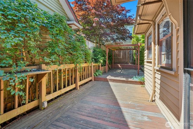6505 Dayton Avenue N, Seattle, WA 98103