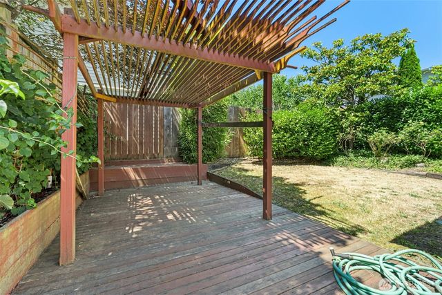6505 Dayton Avenue N, Seattle, WA 98103