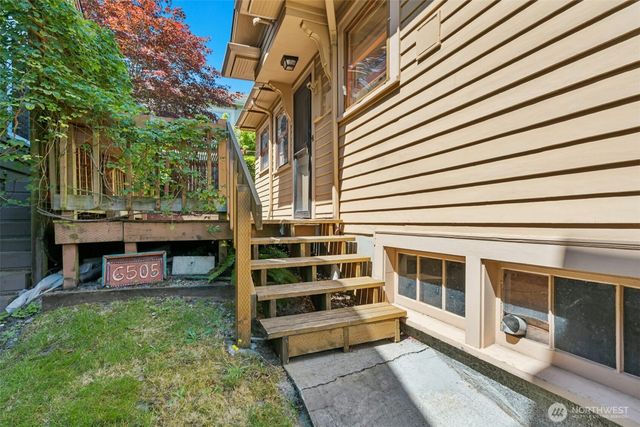 6505 Dayton Avenue N, Seattle, WA 98103