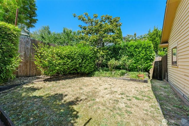6505 Dayton Avenue N, Seattle, WA 98103