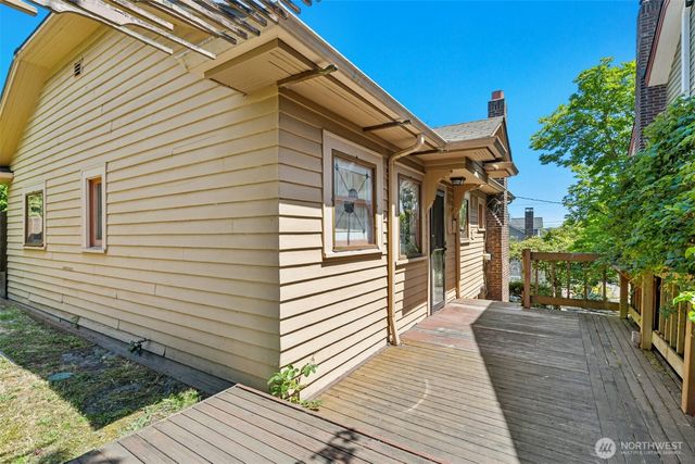 6505 Dayton Avenue N, Seattle, WA 98103