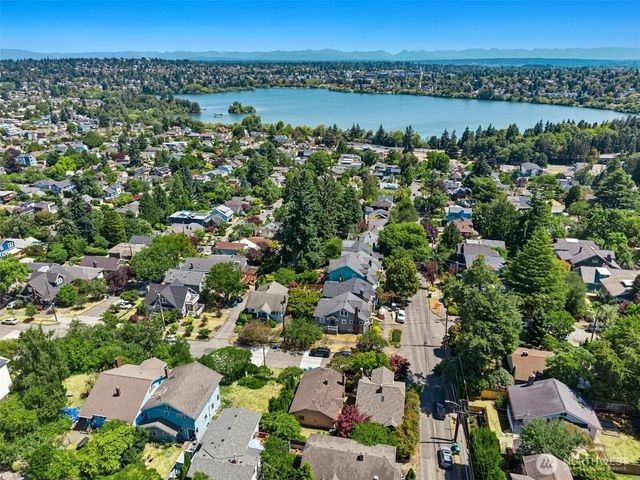 6505 Dayton Avenue N, Seattle, WA 98103