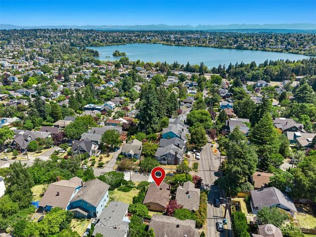 6505 Dayton Avenue N, Seattle, WA 98103