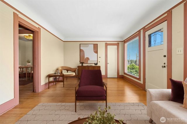 6505 Dayton Avenue N, Seattle, WA 98103