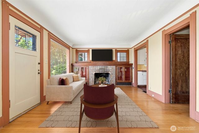 6505 Dayton Avenue N, Seattle, WA 98103
