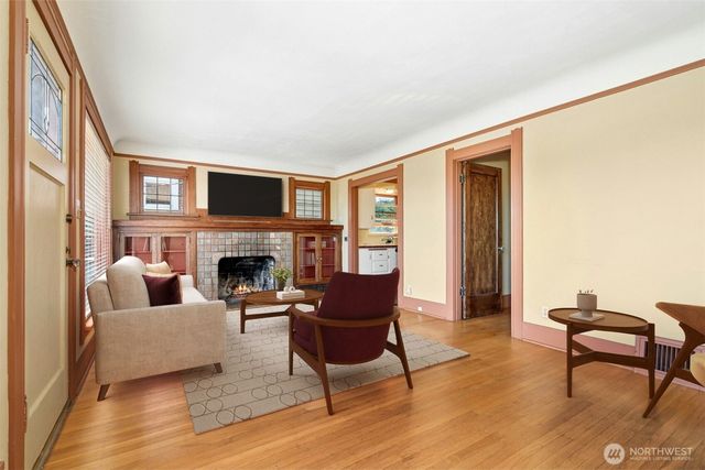 6505 Dayton Avenue N, Seattle, WA 98103