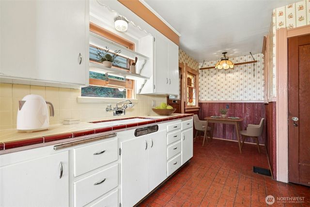 6505 Dayton Avenue N, Seattle, WA 98103
