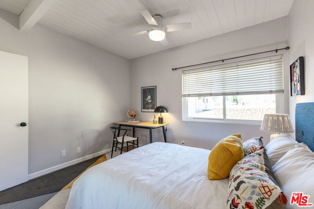 Image 15 of property listing at 12014 Kling Street 18, Valley Village, CA 91607