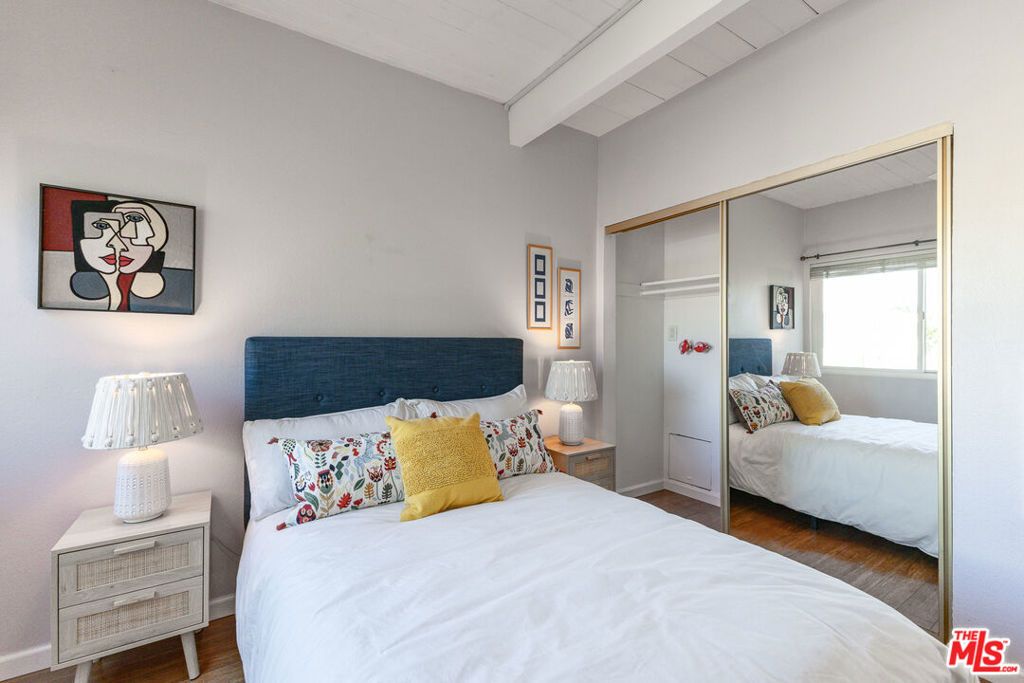 Image 16 of property listing at 12014 Kling Street 18, Valley Village, CA 91607