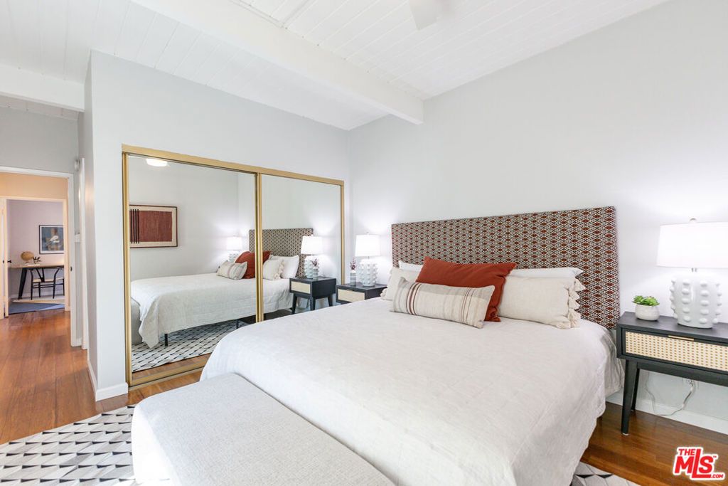 Image 19 of property listing at 12014 Kling Street 18, Valley Village, CA 91607