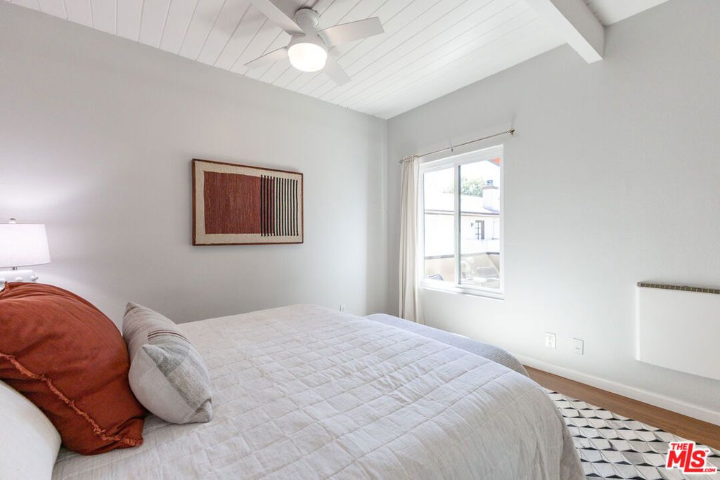 Image 20 of property listing at 12014 Kling Street 18, Valley Village, CA 91607