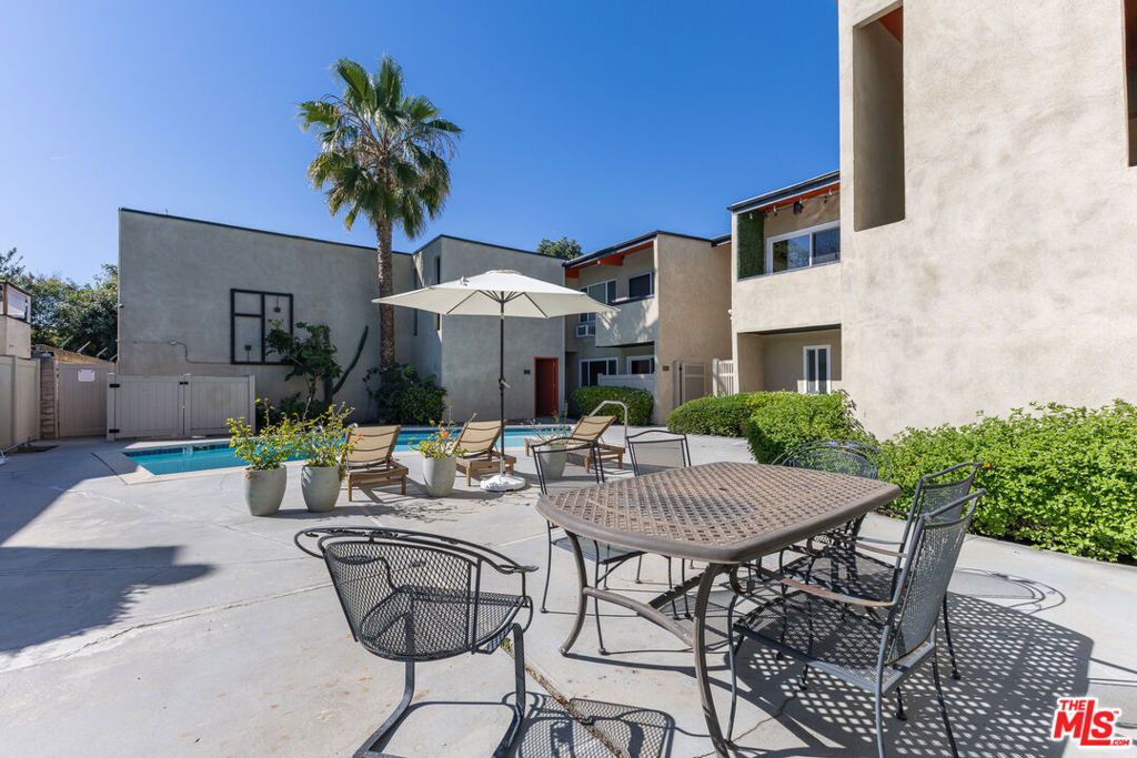 Image 23 of property listing at 12014 Kling Street 18, Valley Village, CA 91607