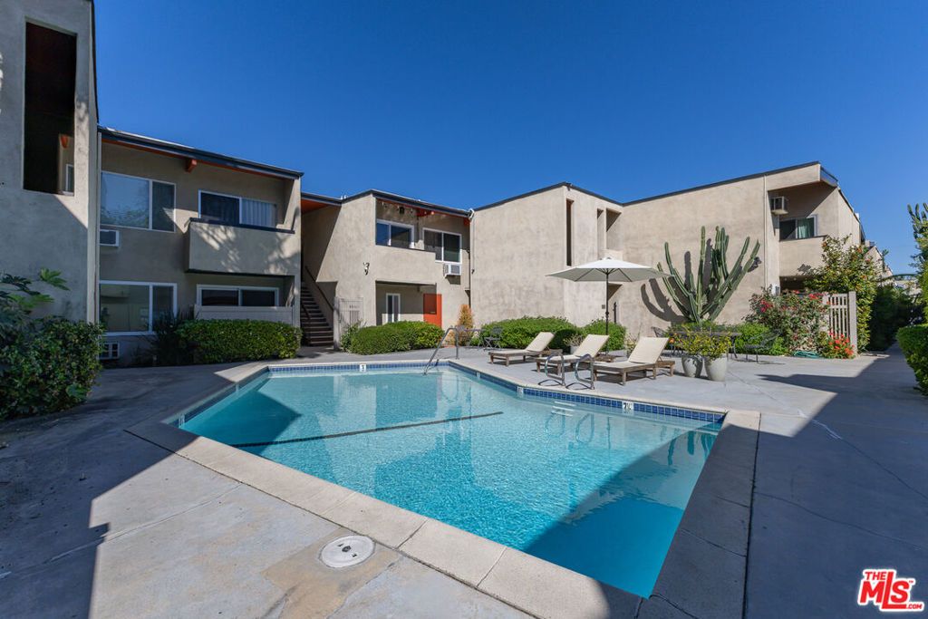 Image 24 of property listing at 12014 Kling Street 18, Valley Village, CA 91607