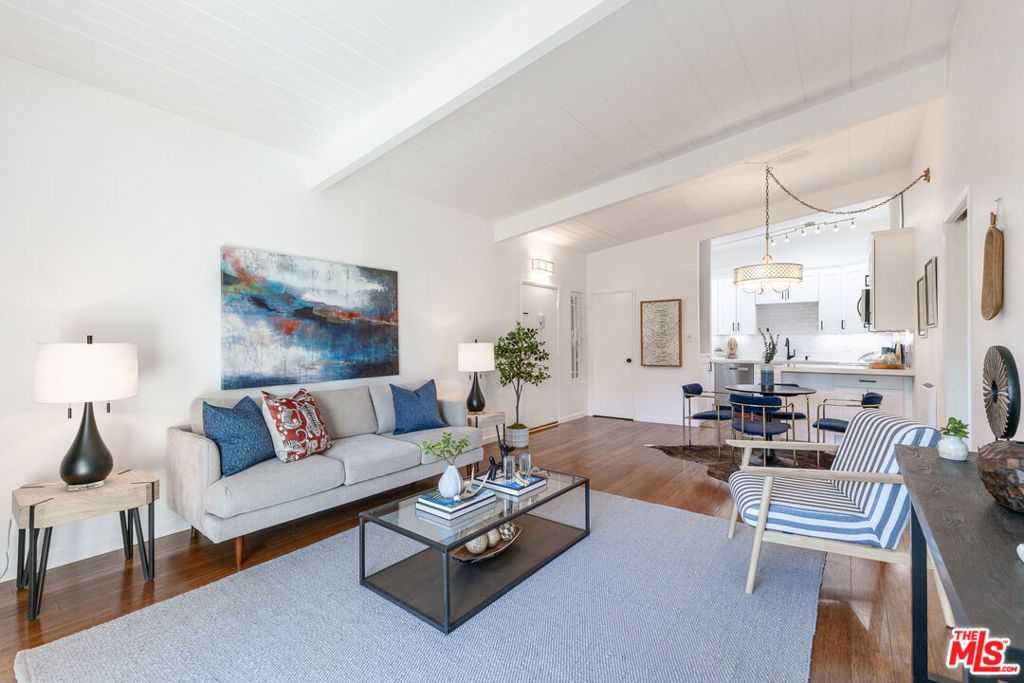 Image 5 of property listing at 12014 Kling Street 18, Valley Village, CA 91607