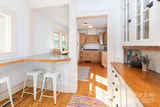 302 Iron Ridge Loop, Asheville, NC 28806