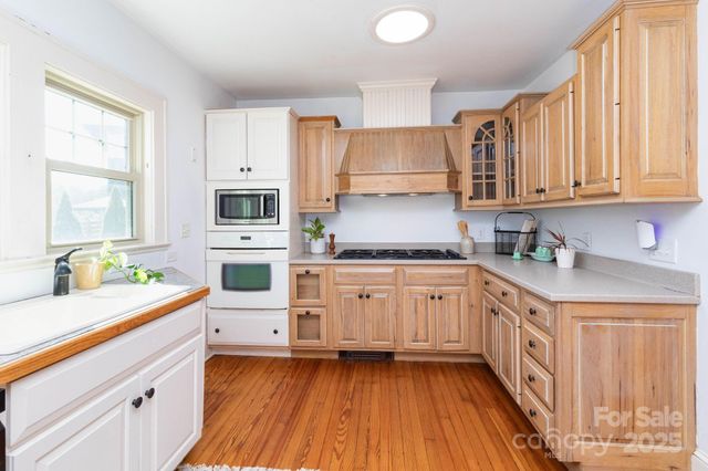 302 Iron Ridge Loop, Asheville, NC 28806