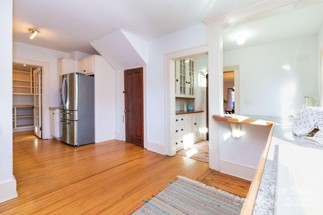 302 Iron Ridge Loop, Asheville, NC 28806