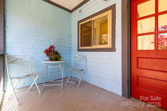 302 Iron Ridge Loop, Asheville, NC 28806