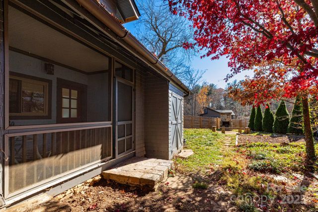 302 Iron Ridge Loop, Asheville, NC 28806