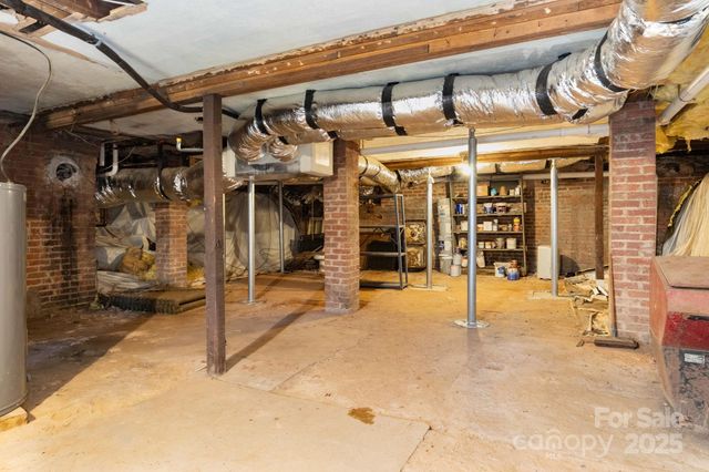 302 Iron Ridge Loop, Asheville, NC 28806