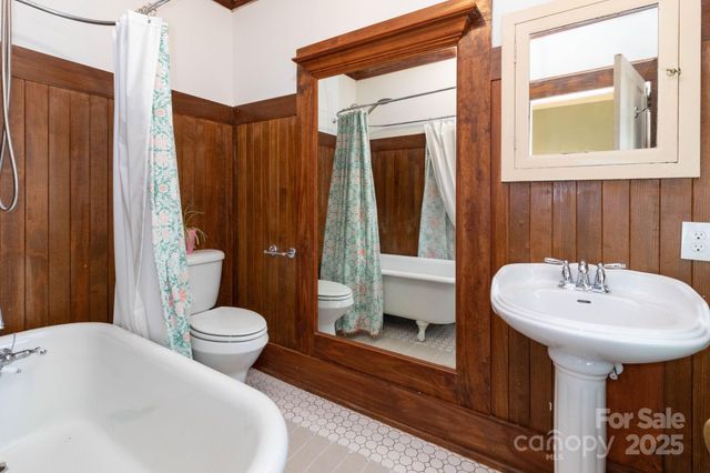 302 Iron Ridge Loop, Asheville, NC 28806