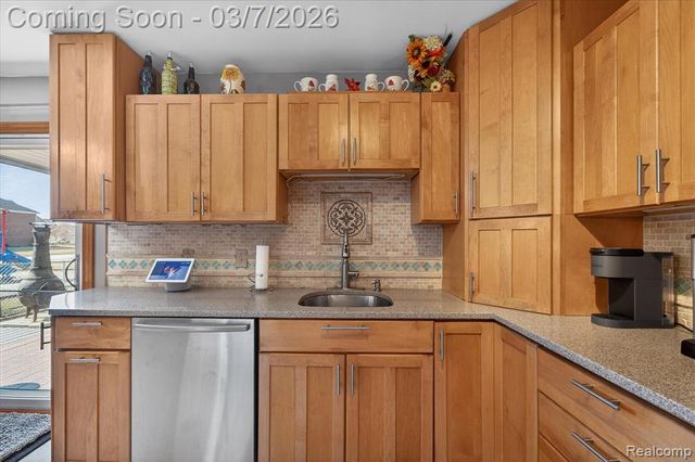 29530 Cambridge Street, Flat Rock, MI 48134