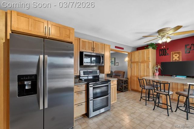 29530 Cambridge Street, Flat Rock, MI 48134