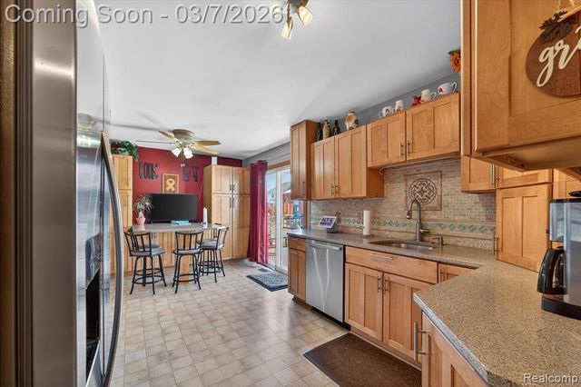 29530 Cambridge Street, Flat Rock, MI 48134