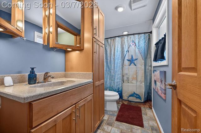 29530 Cambridge Street, Flat Rock, MI 48134