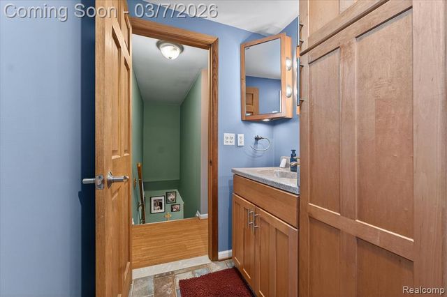 29530 Cambridge Street, Flat Rock, MI 48134