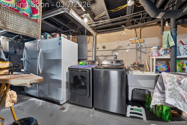 29530 Cambridge Street, Flat Rock, MI 48134