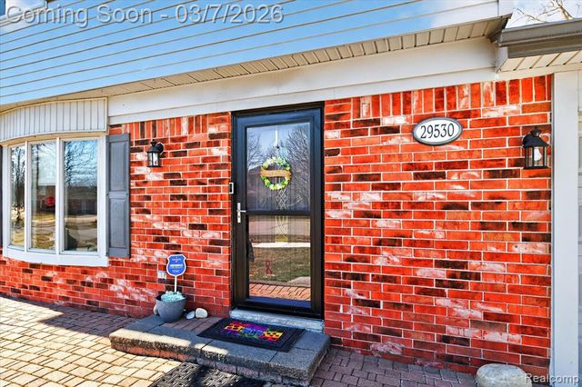 29530 Cambridge Street, Flat Rock, MI 48134