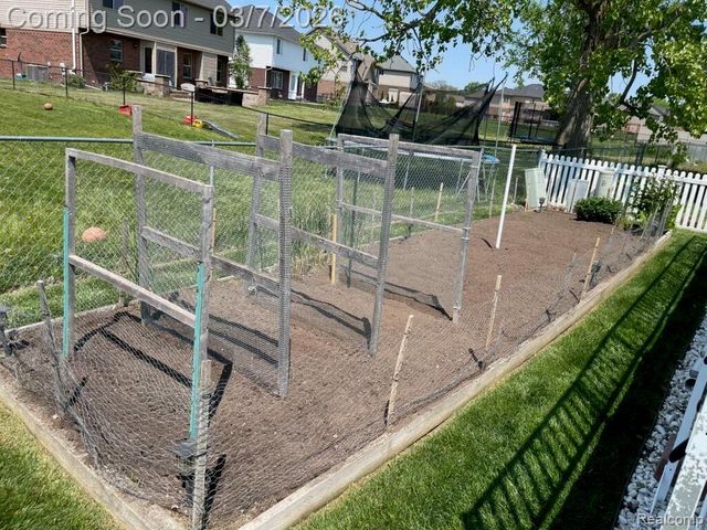 29530 Cambridge Street, Flat Rock, MI 48134